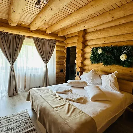 In Muntii Vrancei - - Lepsa Cu Ciubar Si Sauna بيت خشبي Gresu