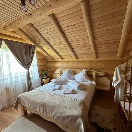 In Muntii Vrancei - - Lepsa Cu Ciubar Si Sauna بيت خشبي *